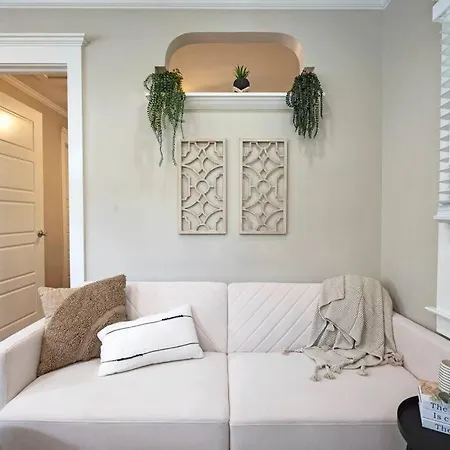Historic Heights Cozy Nook Apartment